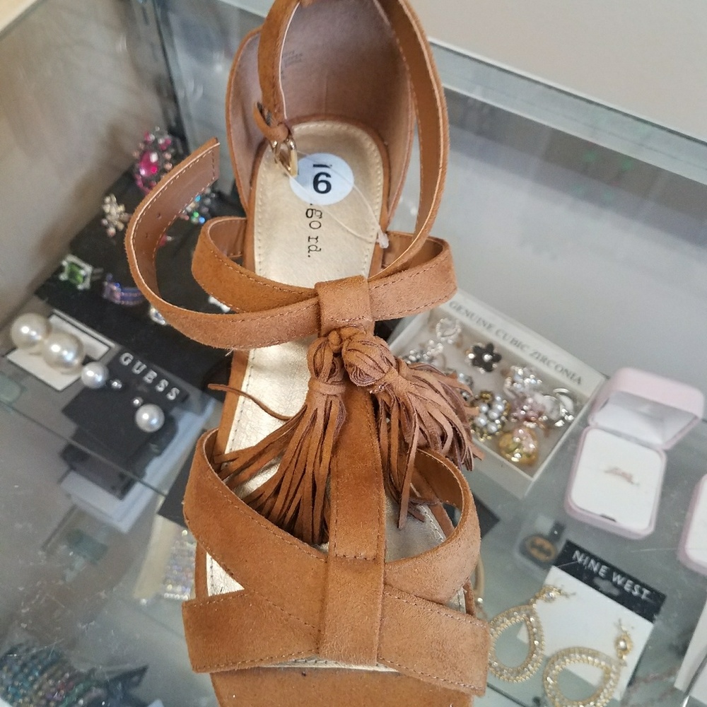 Sandles - Picture 4 of 4